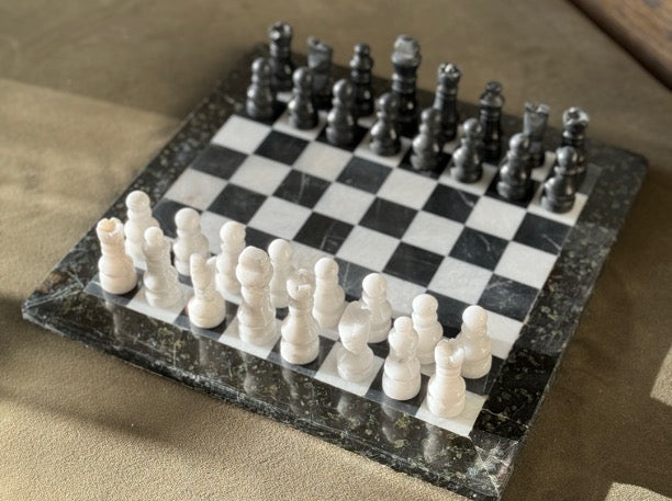 MARBLE & ONYX Chess Set - Monochrome with Dark Green Marble Border